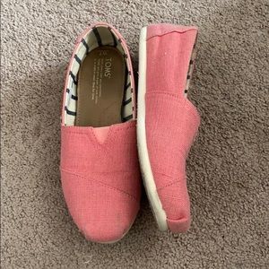 Pink toms